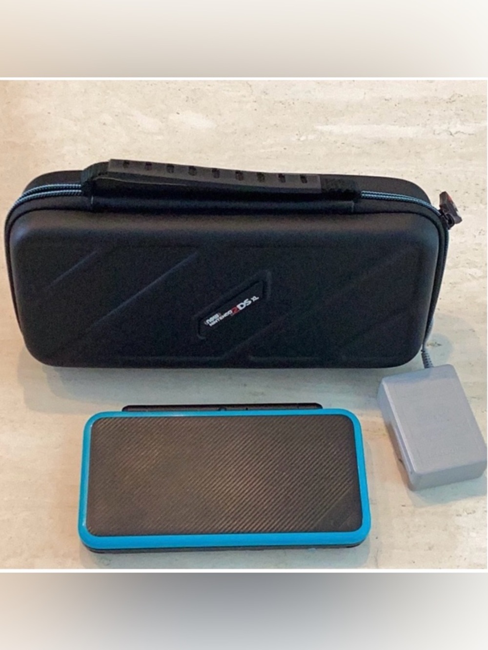 Pokemon Crystal & New Nintendo 2DS XL Console & Charger Gameboy Game